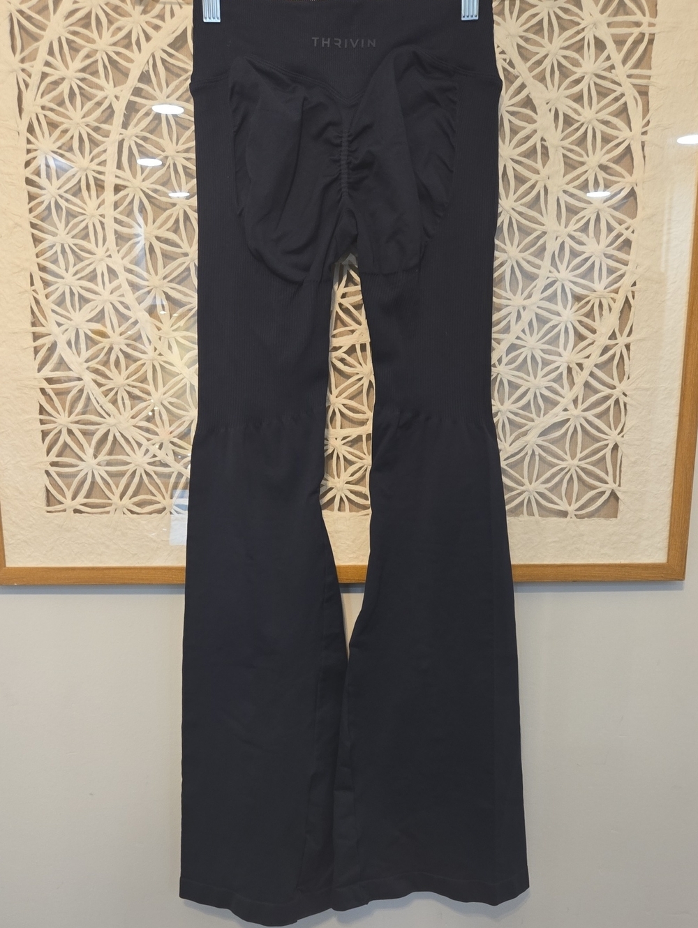 Thrivin Elevate Sculpting V-Waist Flare Leggings Navy Small - Picture 10 of 12